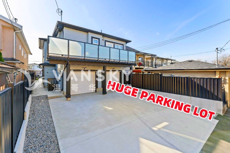 251218004015_6080 VICTORIA DRIVE BACK   PARKING LOT_副本.jpg